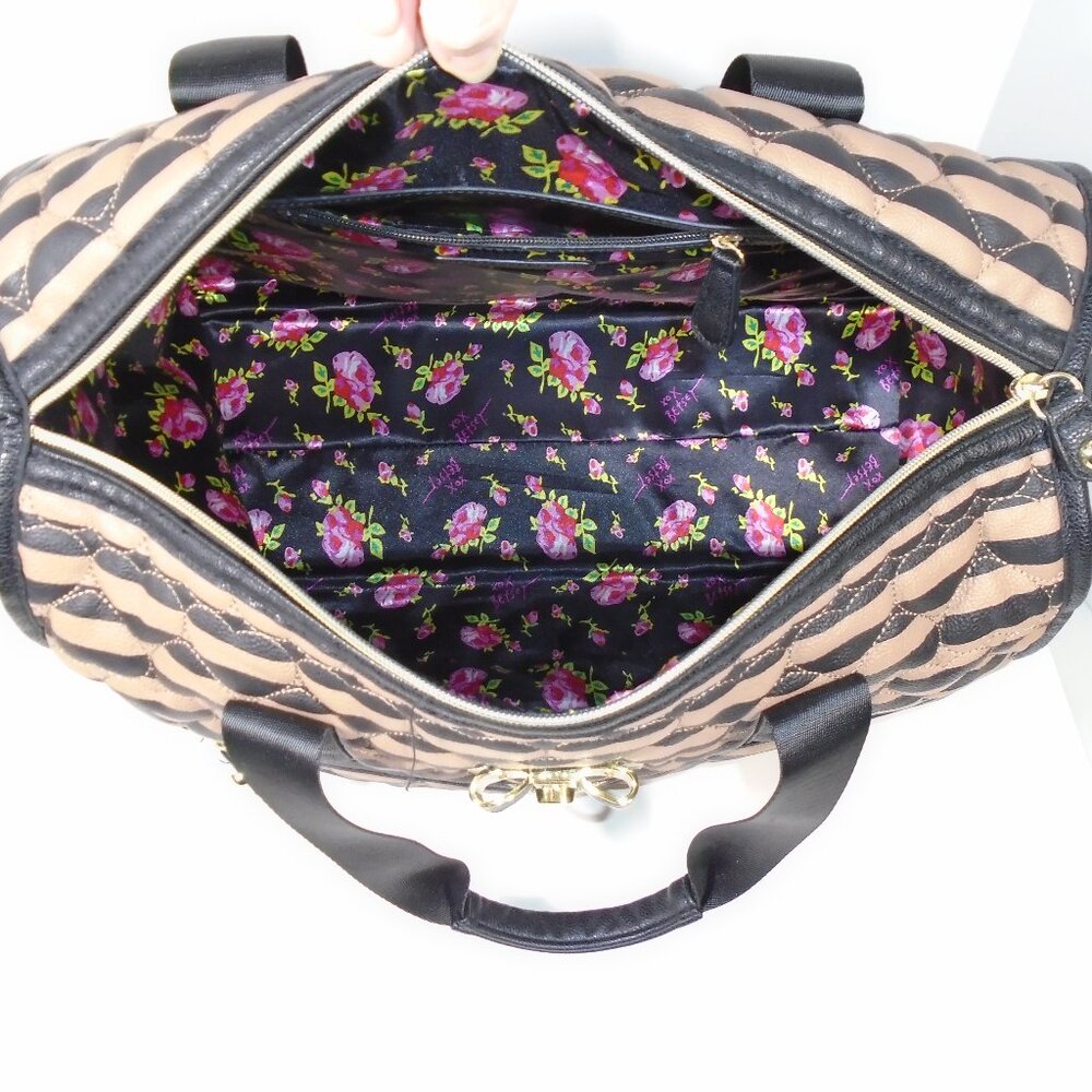 Betsey Johnson Quilted Hearts Travel Weekender Tote Bag Striped Jumbo Carry-on - Picture 11 of 13